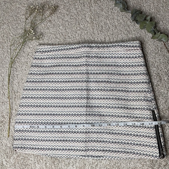 Topshop Mini Skirt ๐ป| Size 4 - Picture 7 of 8